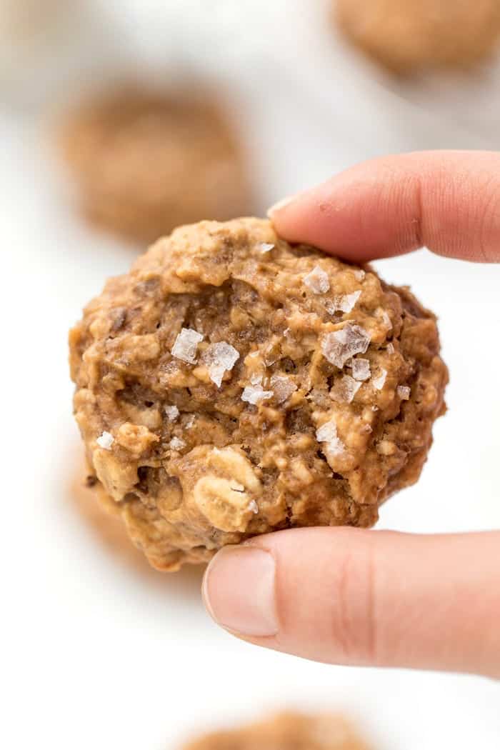 healthy peanut butter breakfast cookies with oats and quinoa