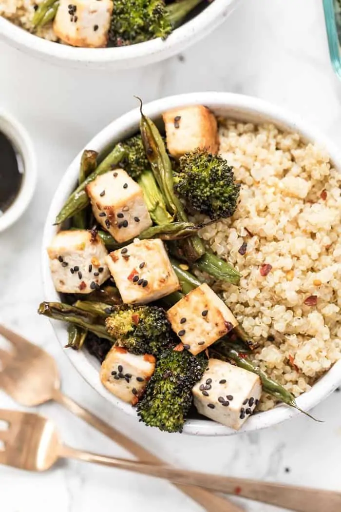 easy quinoa bowls with tofu, green beans and broccoli