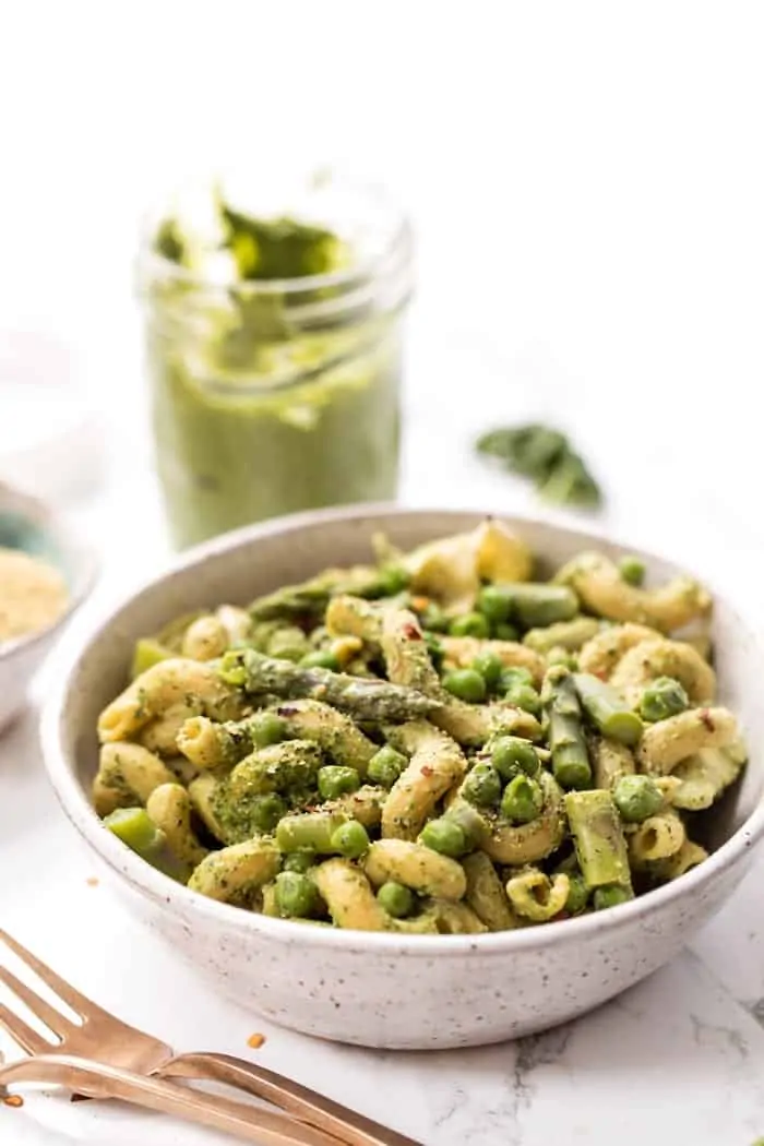 vegan pesto pasta with peas and asparagus