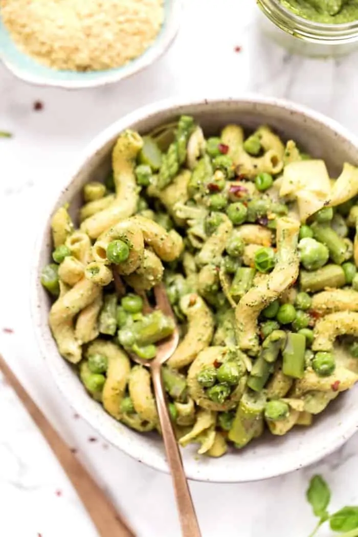 vegan pesto pasta with peas and asparagus