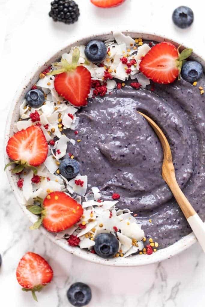 Triple Berry Smoothie Bowl without Banana - Simply Quinoa