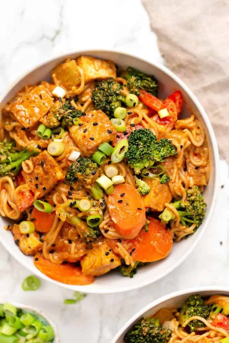 30-Minute Vegan Red Curry Noodle Bowls - Simply Quinoa