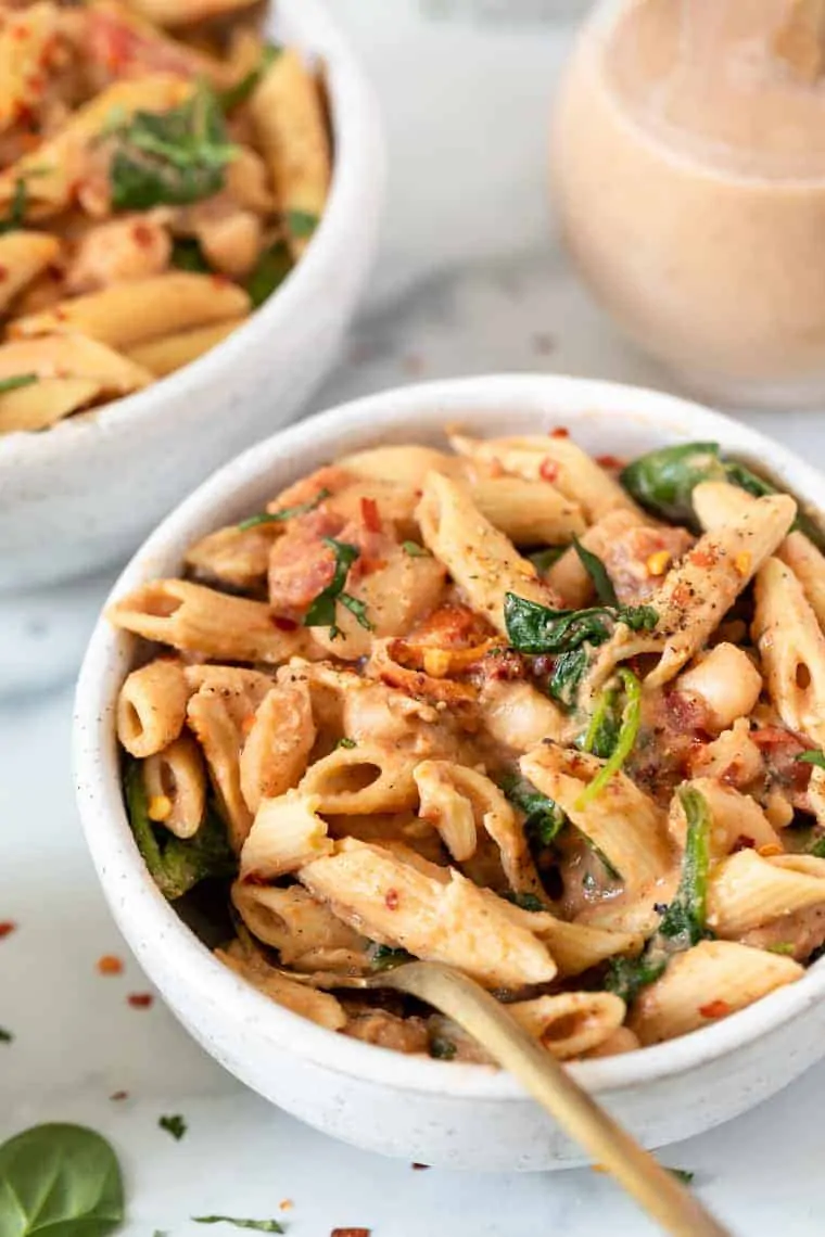 Vegan Bowl of Pasta with Spinach and Tomatoes