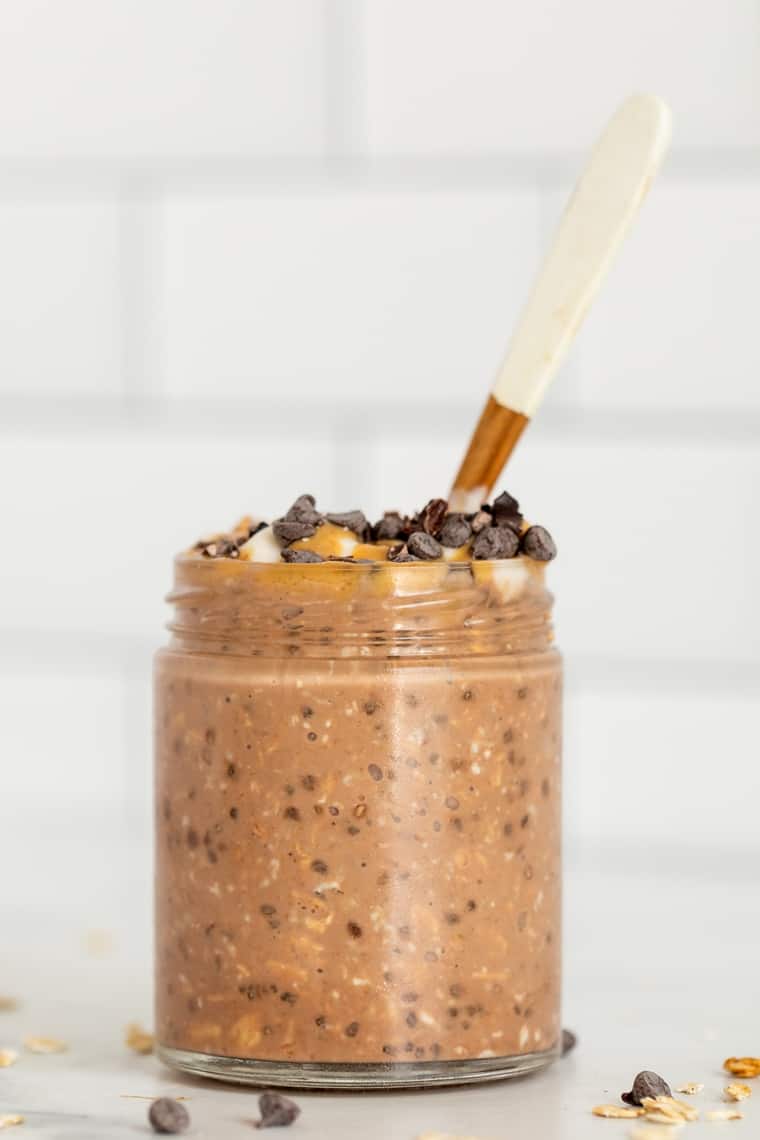 See how to make overnight oats 6 different ways! These easy overnight oats recipes are healthy, full of flavor & perfect for busy mornings. Chocolate Peanut Butter Overnight Oats in a jar with a spoon