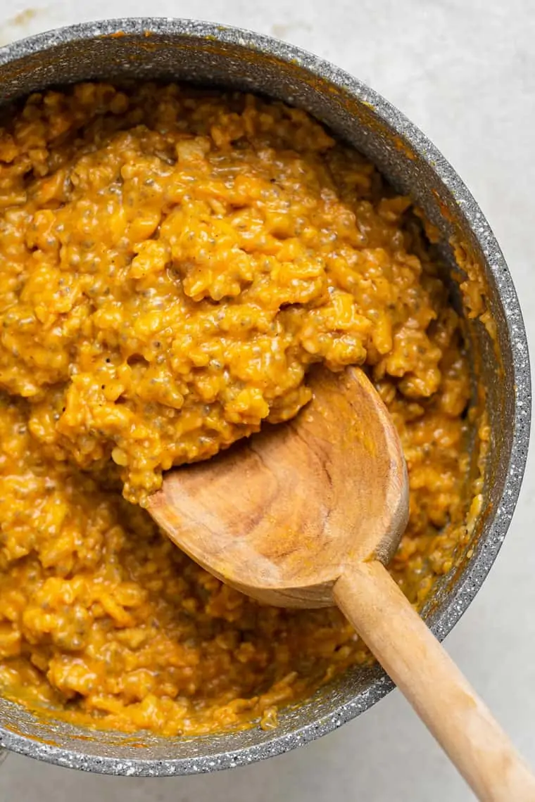 This Pumpkin Oatmeal is a 5-minute vegan gluten-free breakfast with chia seeds and coconut milk. A satisfying and cozy way to start the day! pumpkin oatmeal in a pot