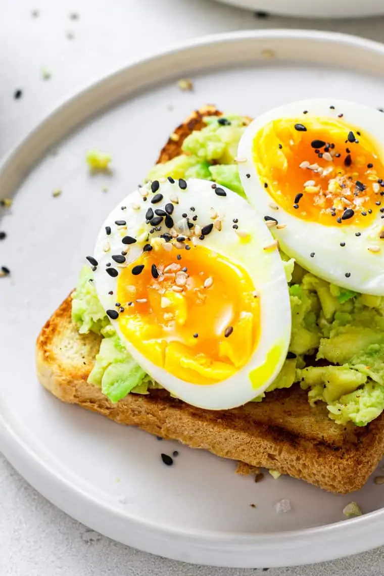 https://www.simplyquinoa.com/wp-content/uploads/2021/05/how-to-make-soft-boiled-eggs-6.webp