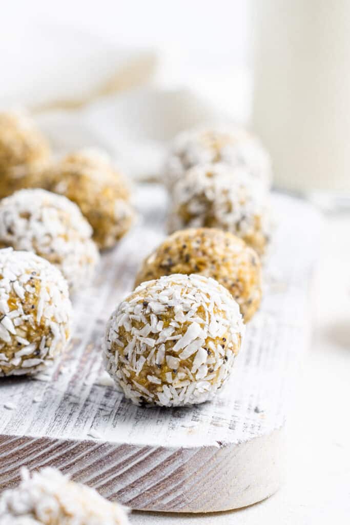 Lemon Poppy Seed Energy Bites (High Protein Snack) Simply Quinoa