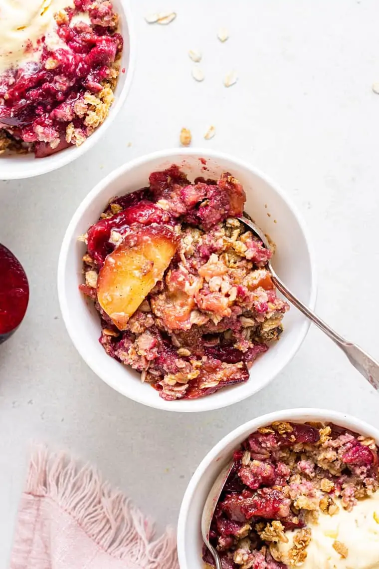 small bowls of peach, plum and quinoa crumble dessert