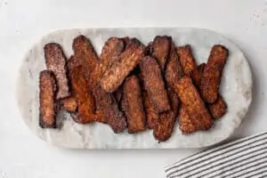 overhead of cooked tempeh bacon