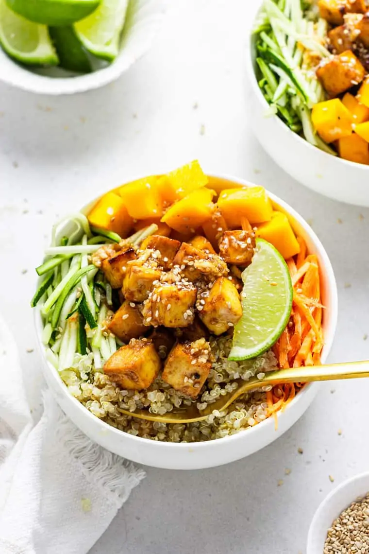 bowl of quiona, tofu and mango with vegetables