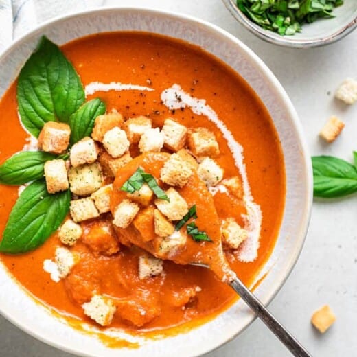 Creamy Vegan Tomato Soup {Quick & Easy!} - Simply Quinoa