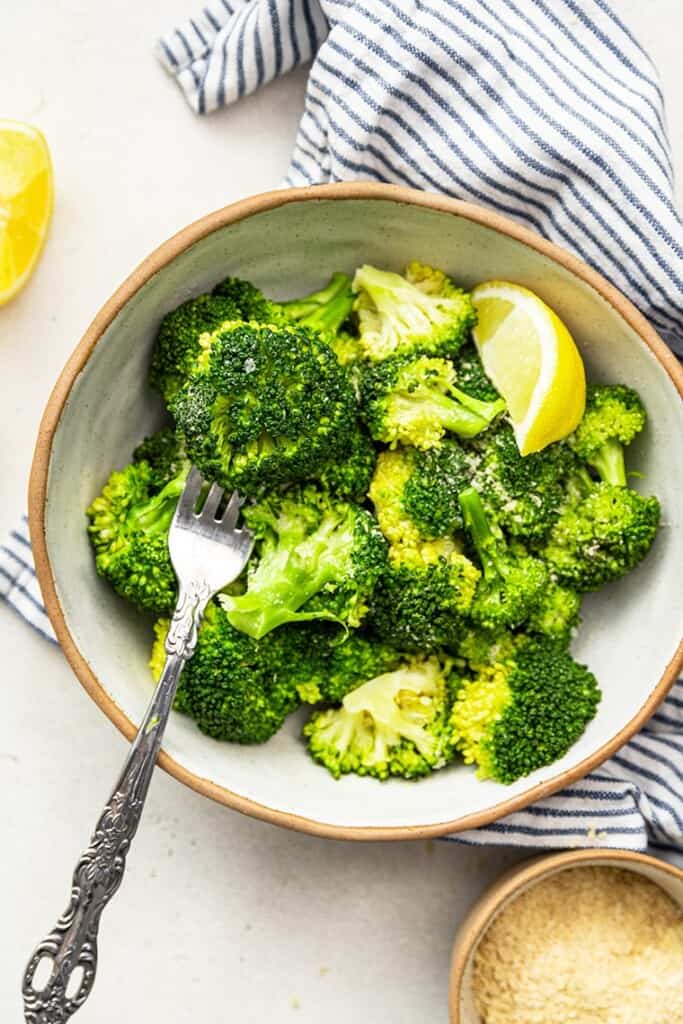 bowl fo cooked broccoli with lemon
