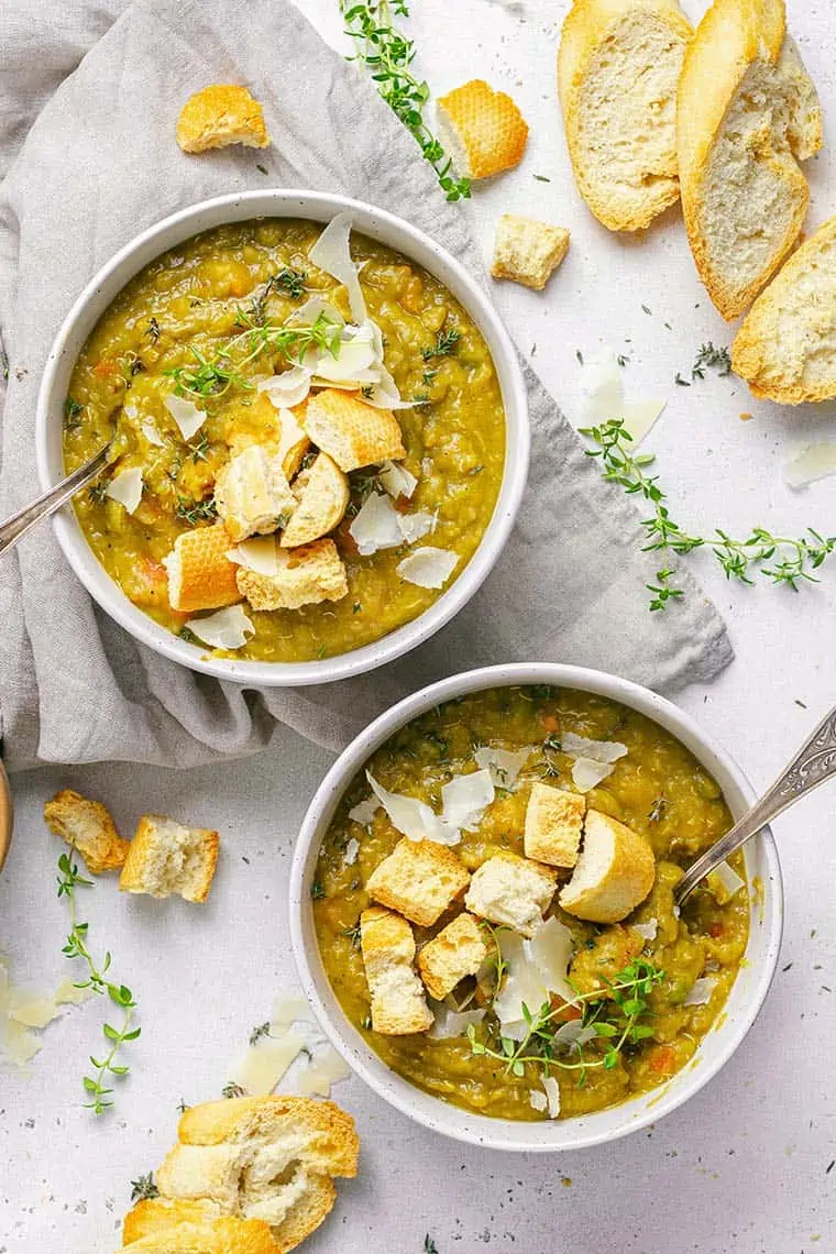 https://www.simplyquinoa.com/wp-content/uploads/2022/02/slow-cooker-split-pea-soup-1.webp