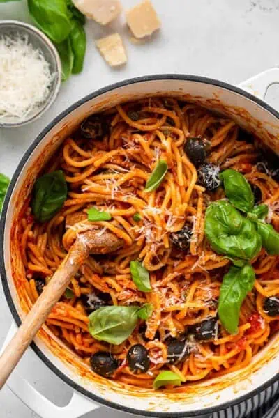 one pot pasta puttanesca wtih basil