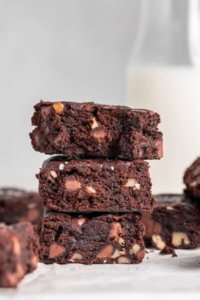 chocolate chip and walnut brownies