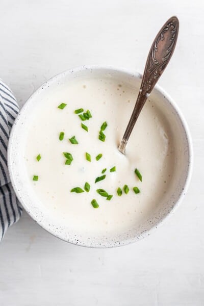 Bowl of vegan sour cream topped with chives