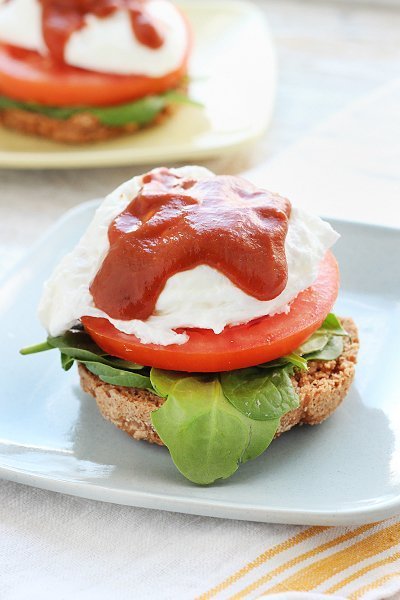 Barbecue Poached Egg Sandwich via Queen of Quinoa (@alyssarimmer) Barbecue Poached Egg Sandwich via Queen of Quinoa (@alyssarimmer)