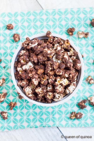 Spicy Chocolate Popcorn with Quinoa | @alyssarimmer | recipe on queenoquinoa.me